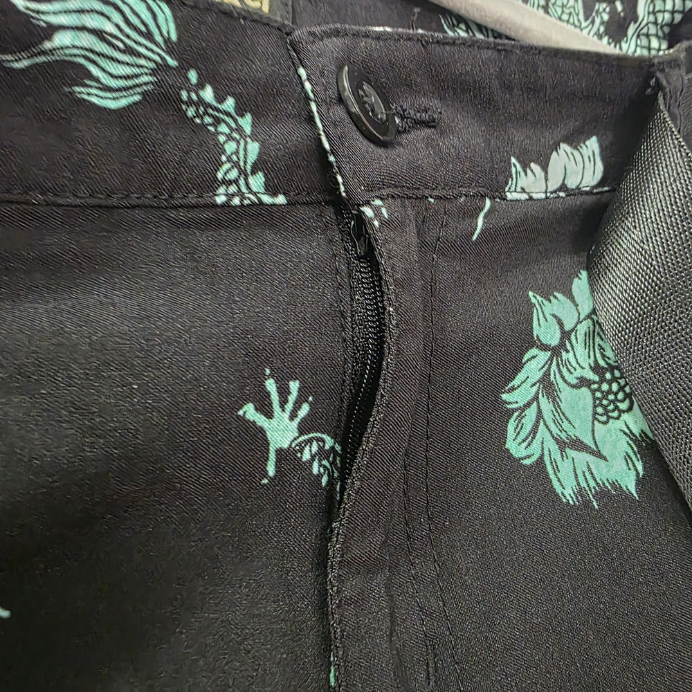Set Of 2 Womans Cargos Pants with Dragon Design - Picture 10 of 12